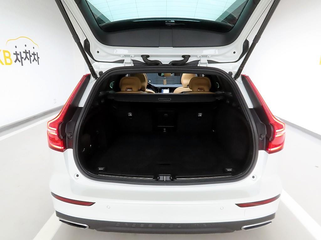 볼보 V60 V60 크로스 컨트리 2세대 2.0 B5 프로 AWD 이미지 5