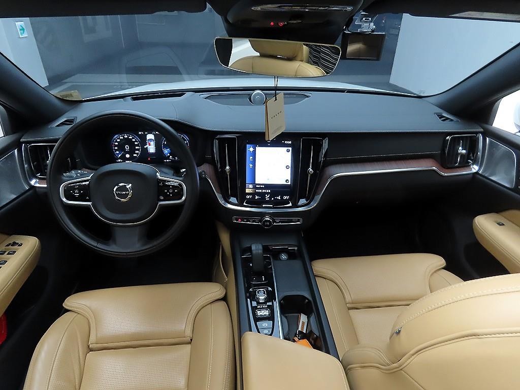 볼보 V60 V60 크로스 컨트리 2세대 2.0 B5 프로 AWD 이미지 8