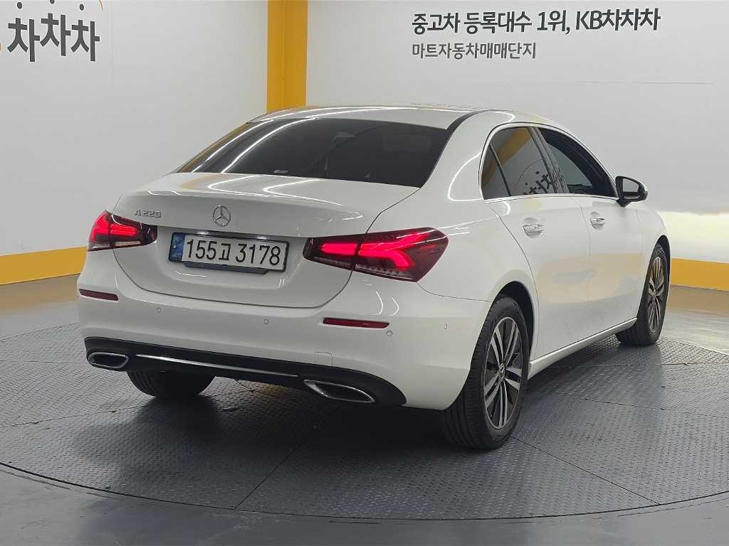 벤츠 A 클래스 A클래스 W177 A220 세단 이미지 5