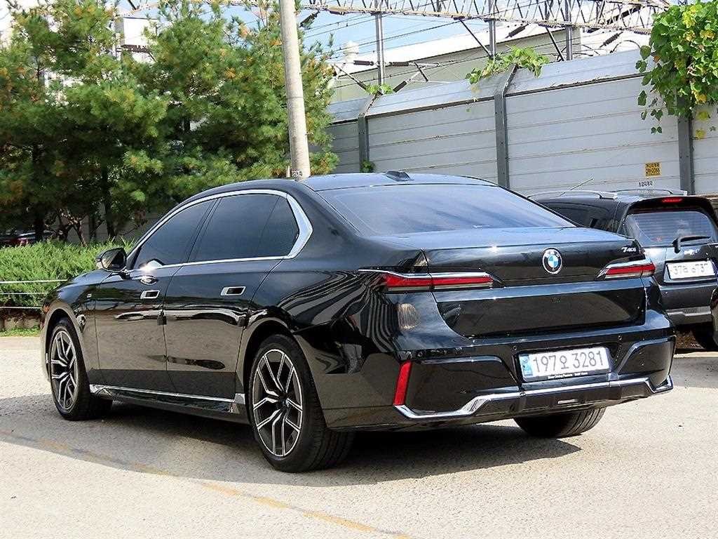 BMW 7시리즈 7시리즈 (G70) 740i sDrive M 스포츠 이미지 3