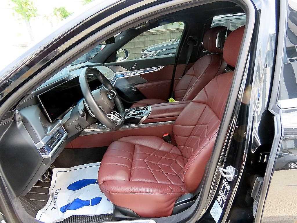 BMW 7시리즈 7시리즈 (G70) 740i sDrive M 스포츠 이미지 5