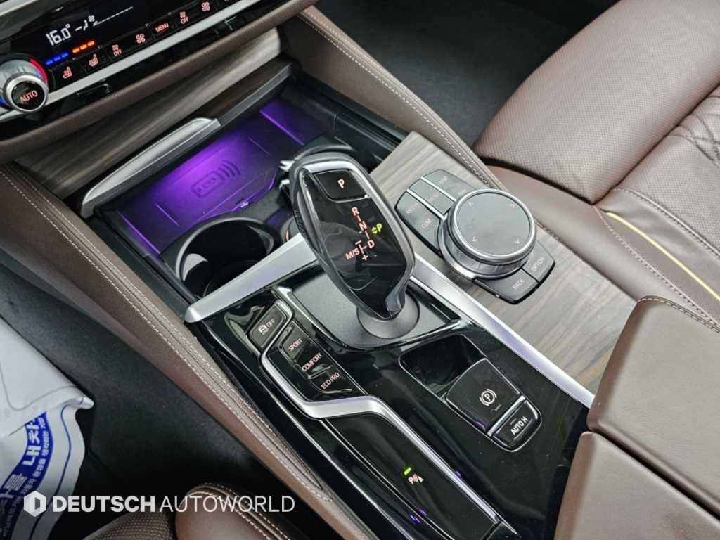BMW 5시리즈 5시리즈 (G30) 523d 럭셔리 이미지 9