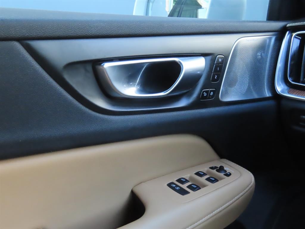 볼보 V60 V60 크로스 컨트리 2세대 2.0 B5 프로 AWD 이미지 14
