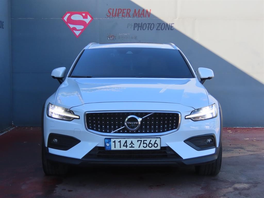 볼보 V60 V60 크로스 컨트리 2세대 2.0 B5 프로 AWD 이미지 2
