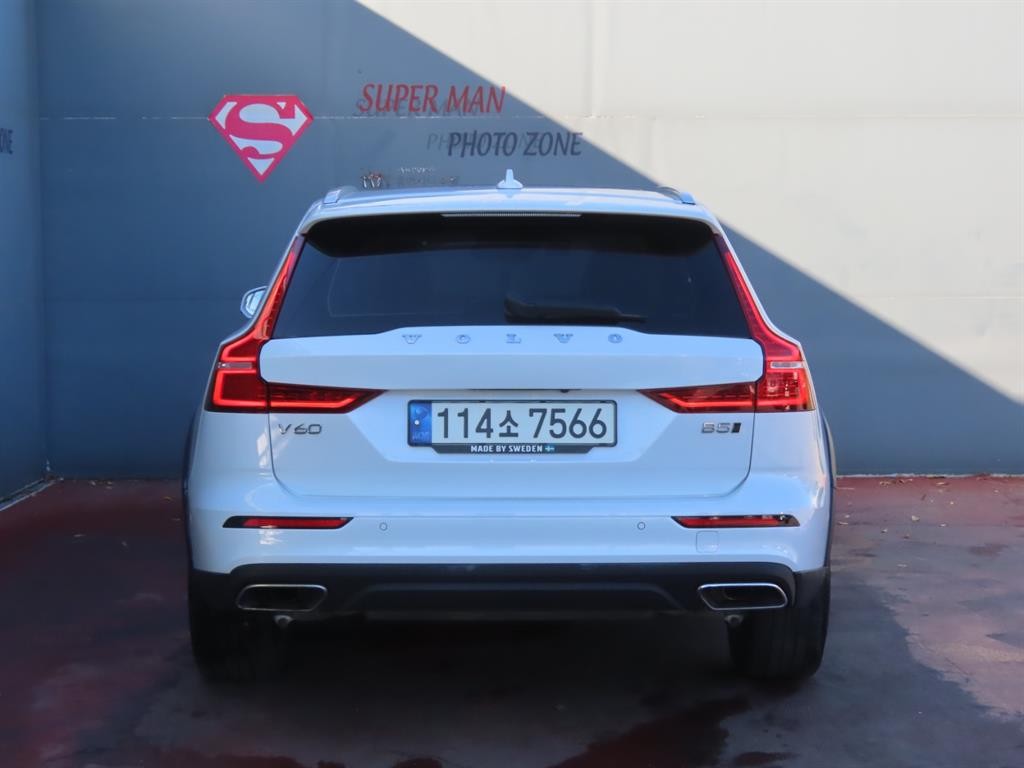 볼보 V60 V60 크로스 컨트리 2세대 2.0 B5 프로 AWD 이미지 4