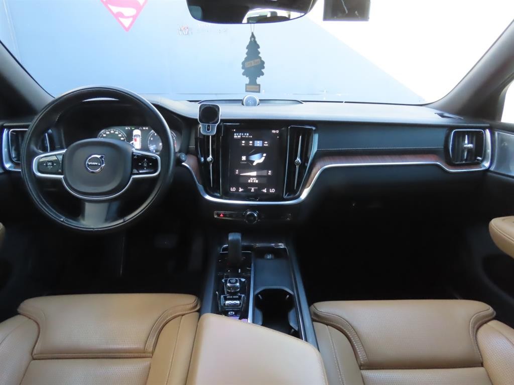 볼보 V60 V60 크로스 컨트리 2세대 2.0 B5 프로 AWD 이미지 9