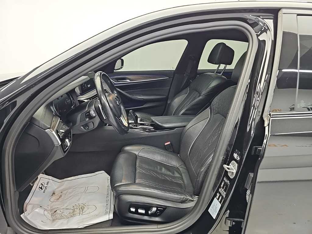 BMW 5시리즈 5시리즈 (G30) 520d M 스포츠 플러스 이미지 11