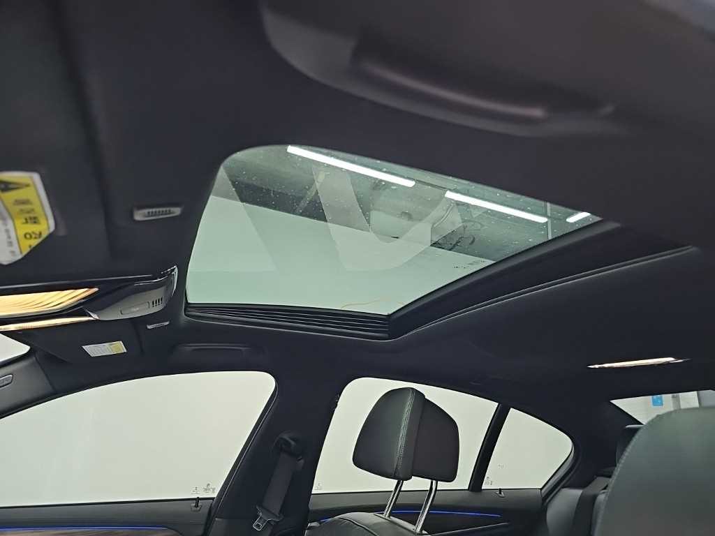 BMW 5시리즈 5시리즈 (G30) 520d M 스포츠 플러스 이미지 14