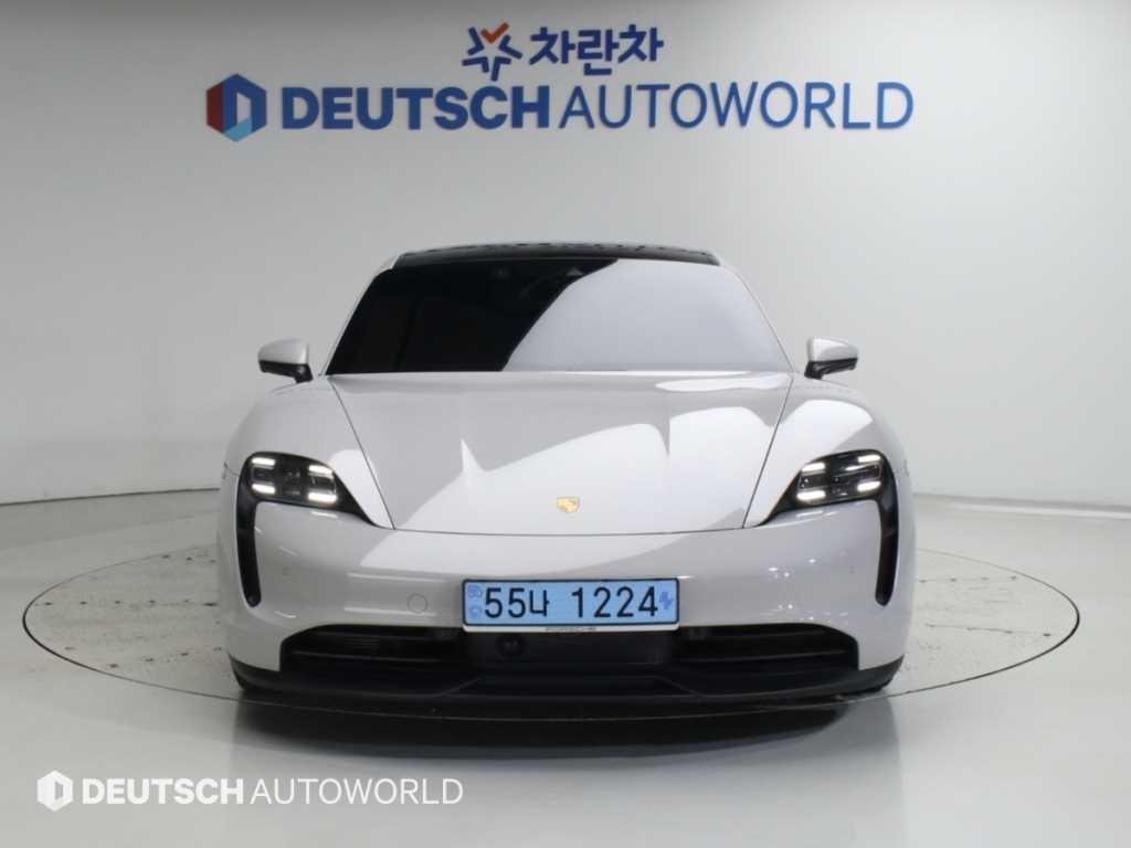 포르쉐 타이칸 베이스 이미지 3