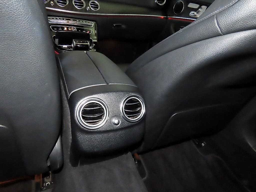 벤츠 E 클래스 E-클래스 W213 E220d 아방가르드 이미지 16