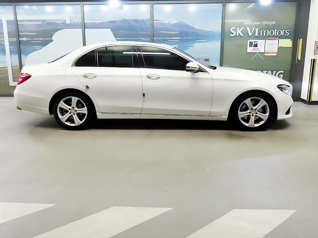 벤츠 E 클래스 E-클래스 W213 E220d 아방가르드 이미지 3