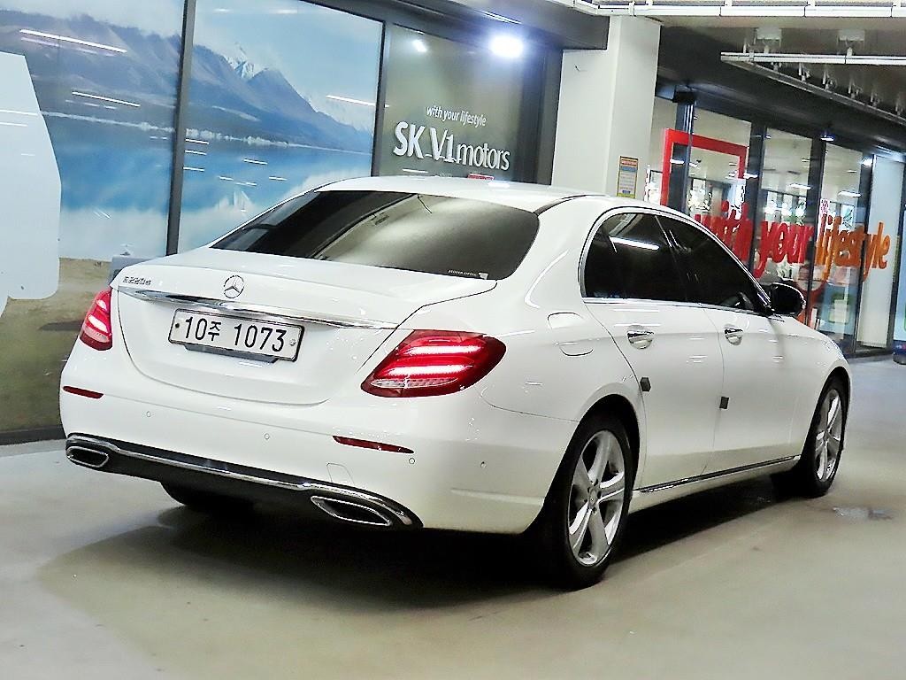 벤츠 E 클래스 E-클래스 W213 E220d 아방가르드 이미지 4