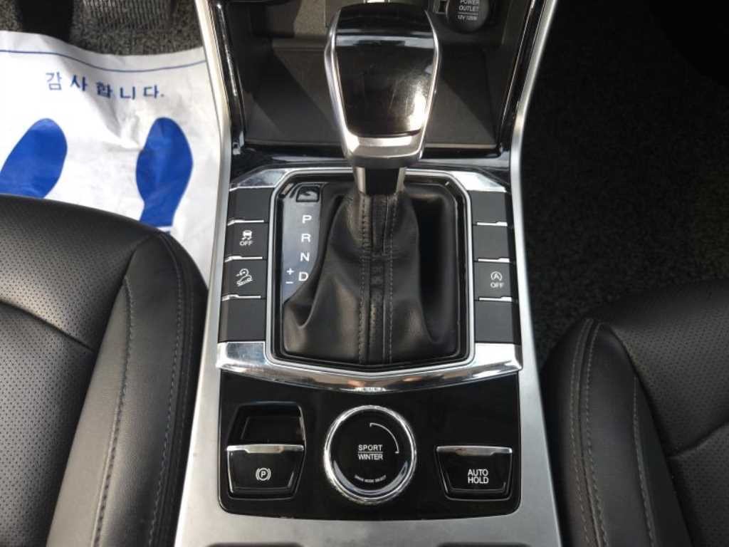 KG모빌리티(쌍용) 코란도 뷰티풀코란도 2WD 디젤 1.6 C5 플러스 이미지 11