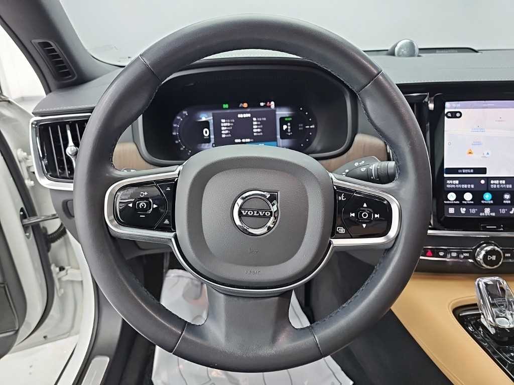 볼보 S90 T8 AWD 얼티메이트 브라이트 이미지 9