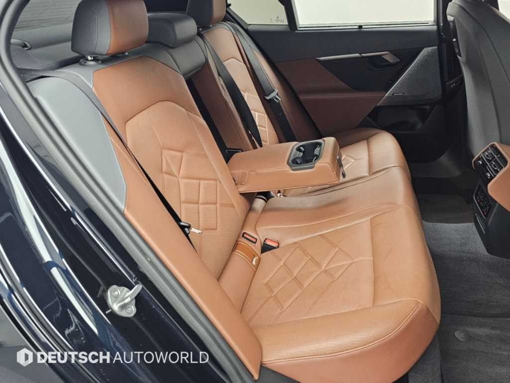 BMW i5 eDrive 40 M 스포츠 이미지 12