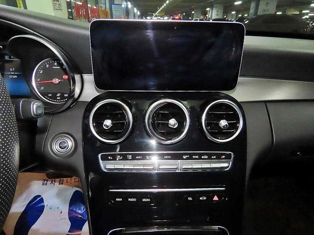 벤츠 C 클래스 C클래스 W205 C200 아방가르드 이미지 11