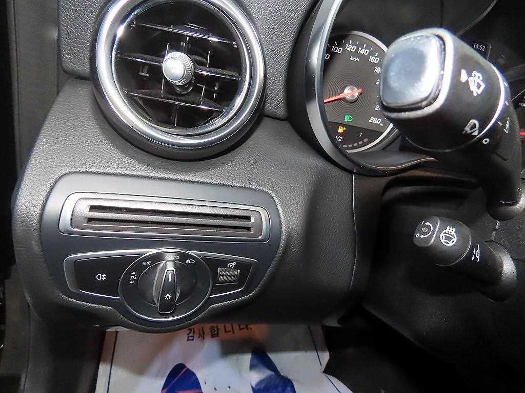 벤츠 C 클래스 C클래스 W205 C200 아방가르드 이미지 14