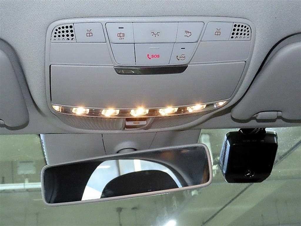 벤츠 C 클래스 C클래스 W205 C200 아방가르드 이미지 16