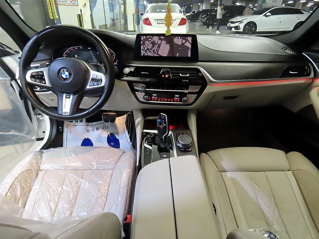 BMW 5시리즈 5시리즈 (G30) 520d xDrive M 스포츠 플러스 이미지 10