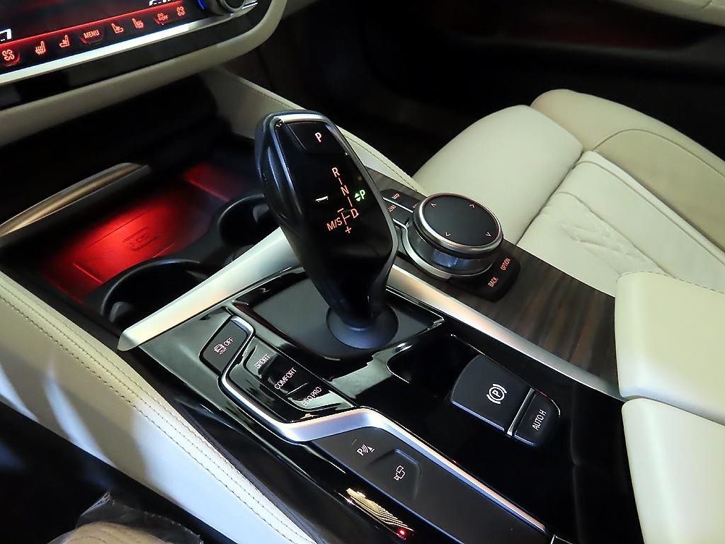BMW 5시리즈 5시리즈 (G30) 520d xDrive M 스포츠 플러스 이미지 12