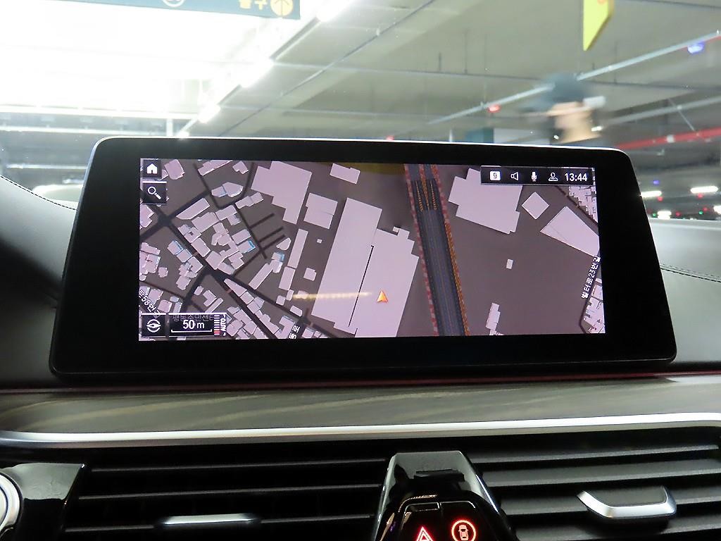 BMW 5시리즈 5시리즈 (G30) 520d xDrive M 스포츠 플러스 이미지 13