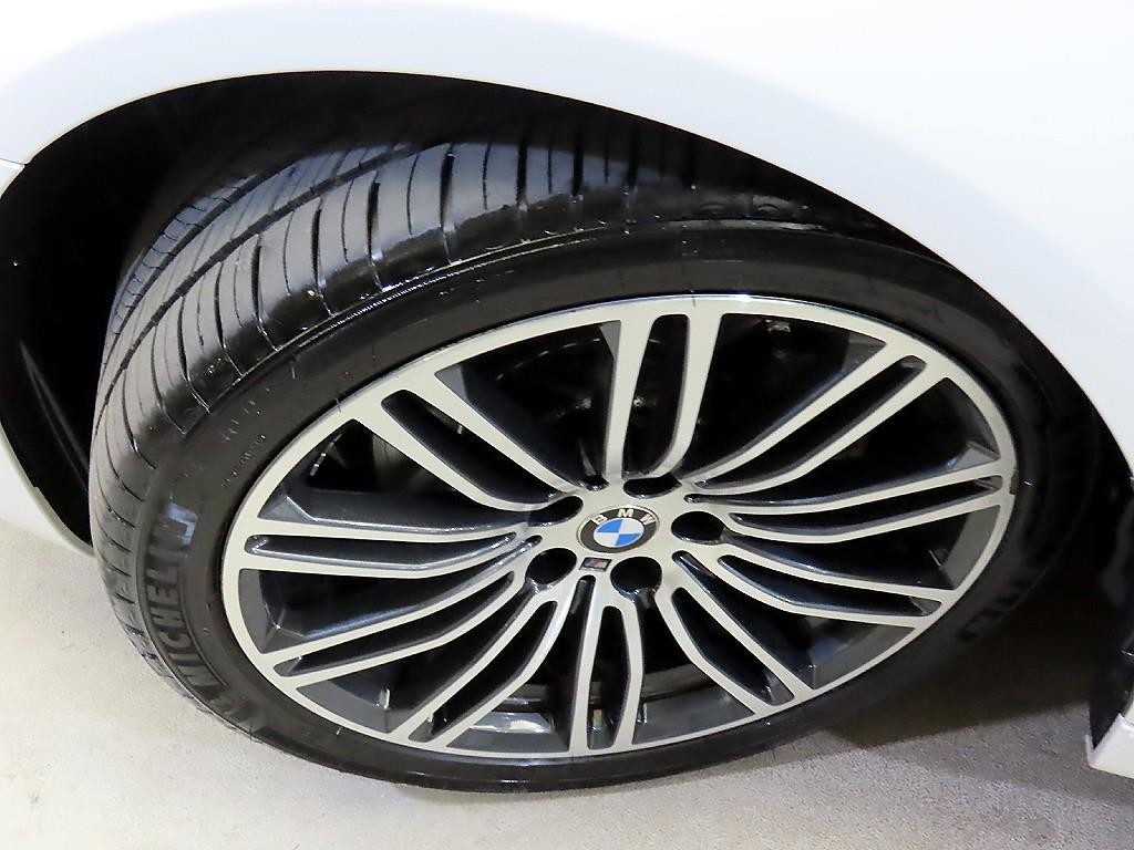 BMW 5시리즈 5시리즈 (G30) 520d xDrive M 스포츠 플러스 이미지 20