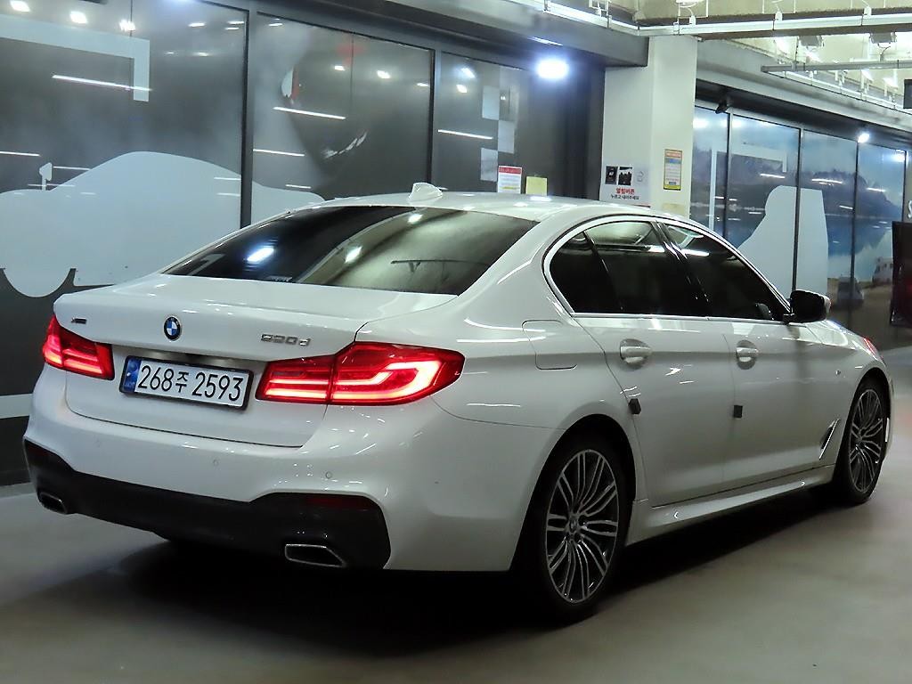 BMW 5시리즈 5시리즈 (G30) 520d xDrive M 스포츠 플러스 이미지 4