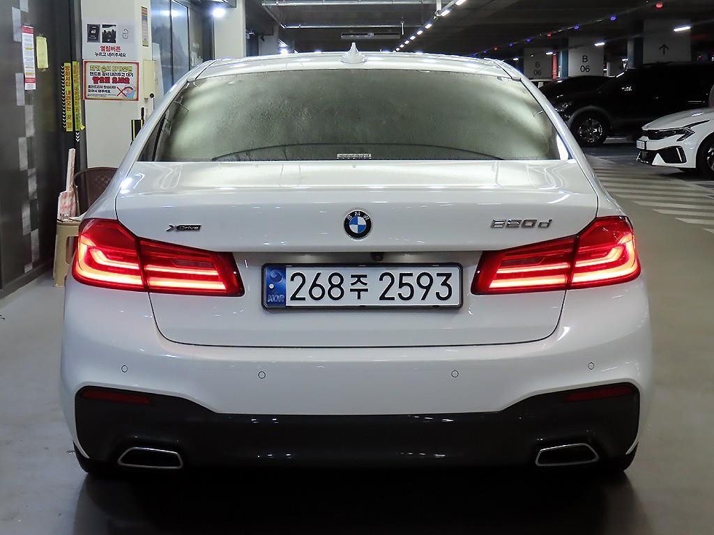 BMW 5시리즈 5시리즈 (G30) 520d xDrive M 스포츠 플러스 이미지 5