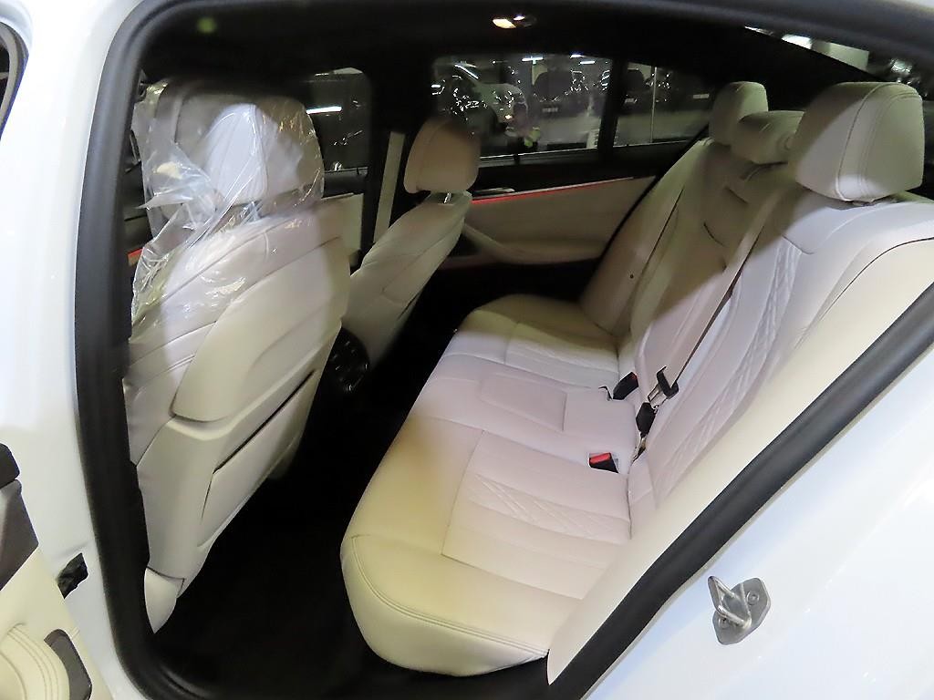 BMW 5시리즈 5시리즈 (G30) 520d xDrive M 스포츠 플러스 이미지 7