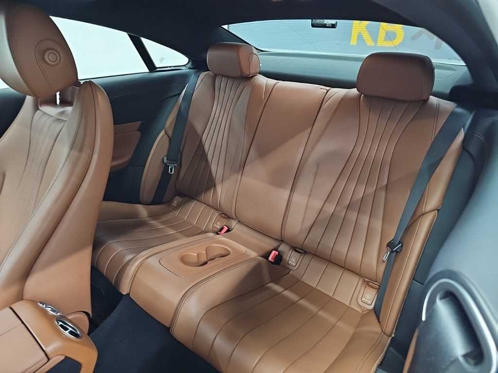 벤츠 E 클래스 E-클래스 W213 E400 4MATIC 쿠페 이미지 12