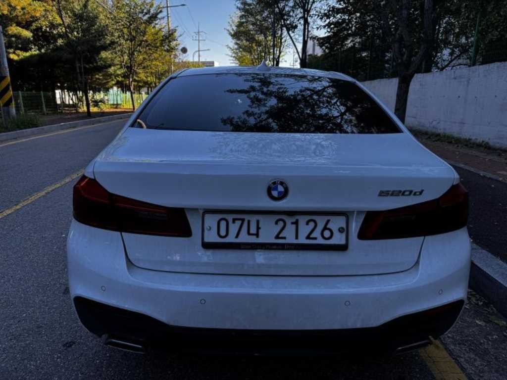 BMW 5시리즈 5시리즈 (G30) 520d M 스포츠 플러스 이미지 4
