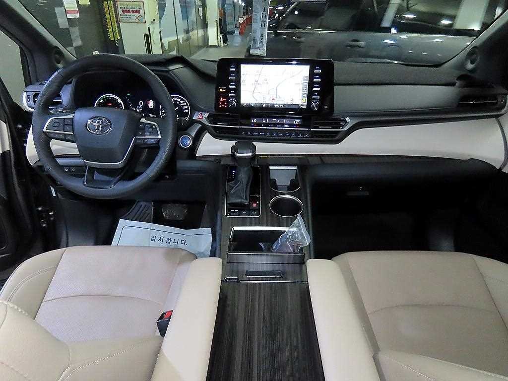 토요타 시에나 2.5 AWD 하이브리드 이미지 10