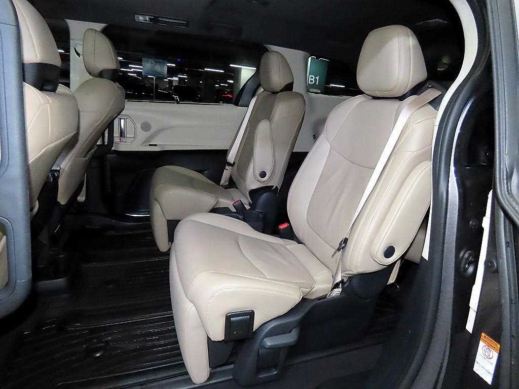 토요타 시에나 2.5 AWD 하이브리드 이미지 7