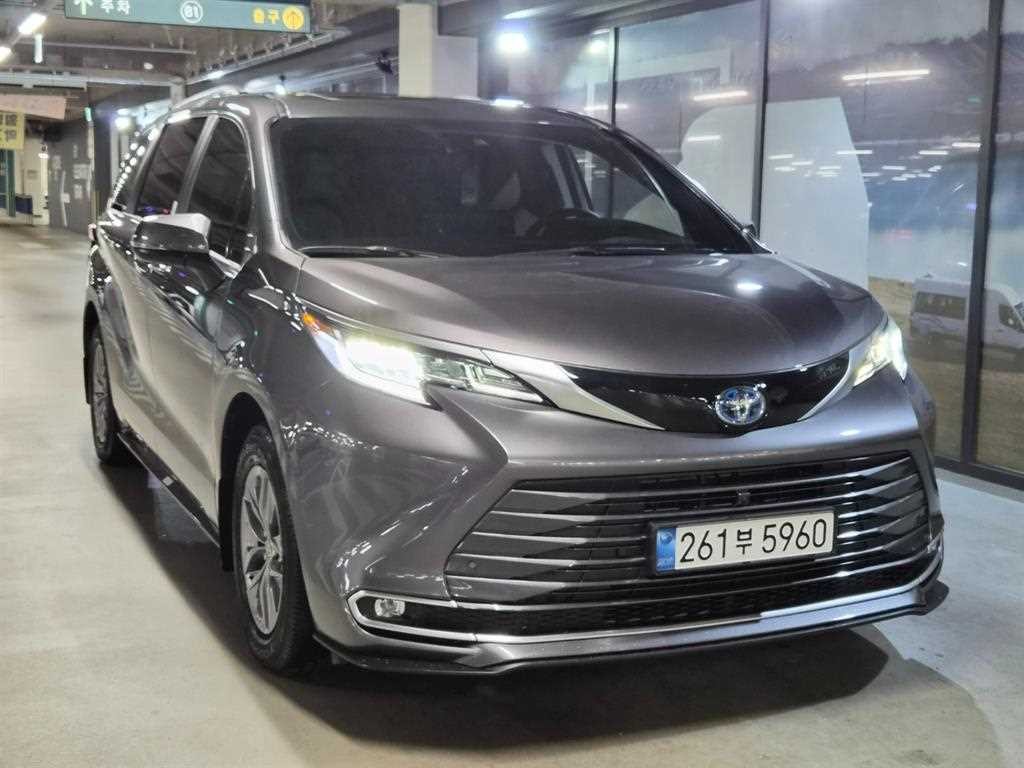 토요타 시에나 2.5 AWD 하이브리드 이미지 1