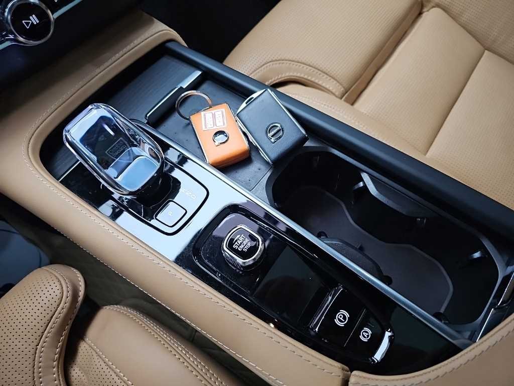볼보 XC90 XC90 2세대 2.0 B6 AWD 얼티메이트 브라이트 이미지 8