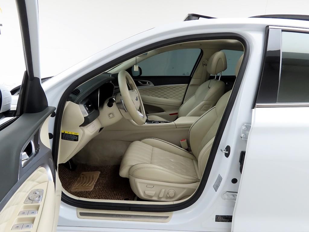 제네시스 G70 2.0T AWD 스포츠 패키지 이미지 13