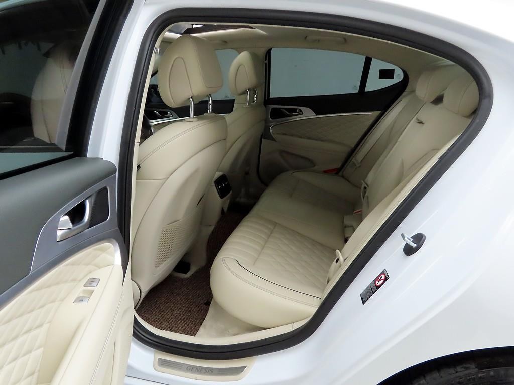 제네시스 G70 2.0T AWD 스포츠 패키지 이미지 14