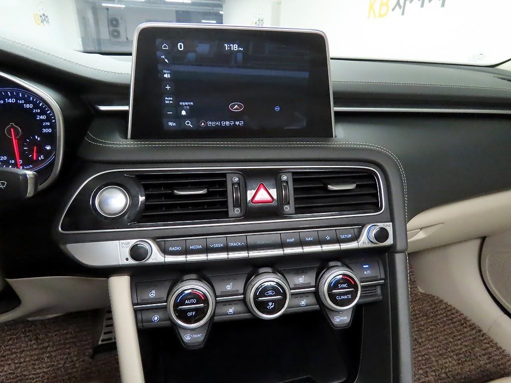 제네시스 G70 2.0T AWD 스포츠 패키지 이미지 9