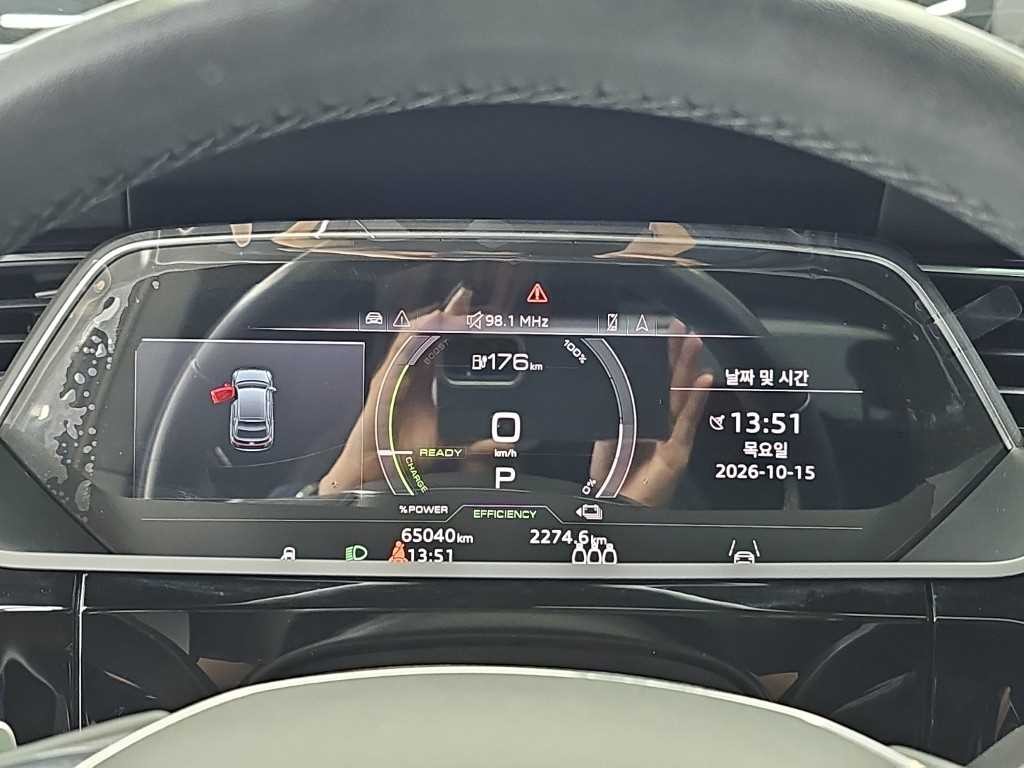 아우디 e-트론 55 콰트로 스포트백 이미지 6
