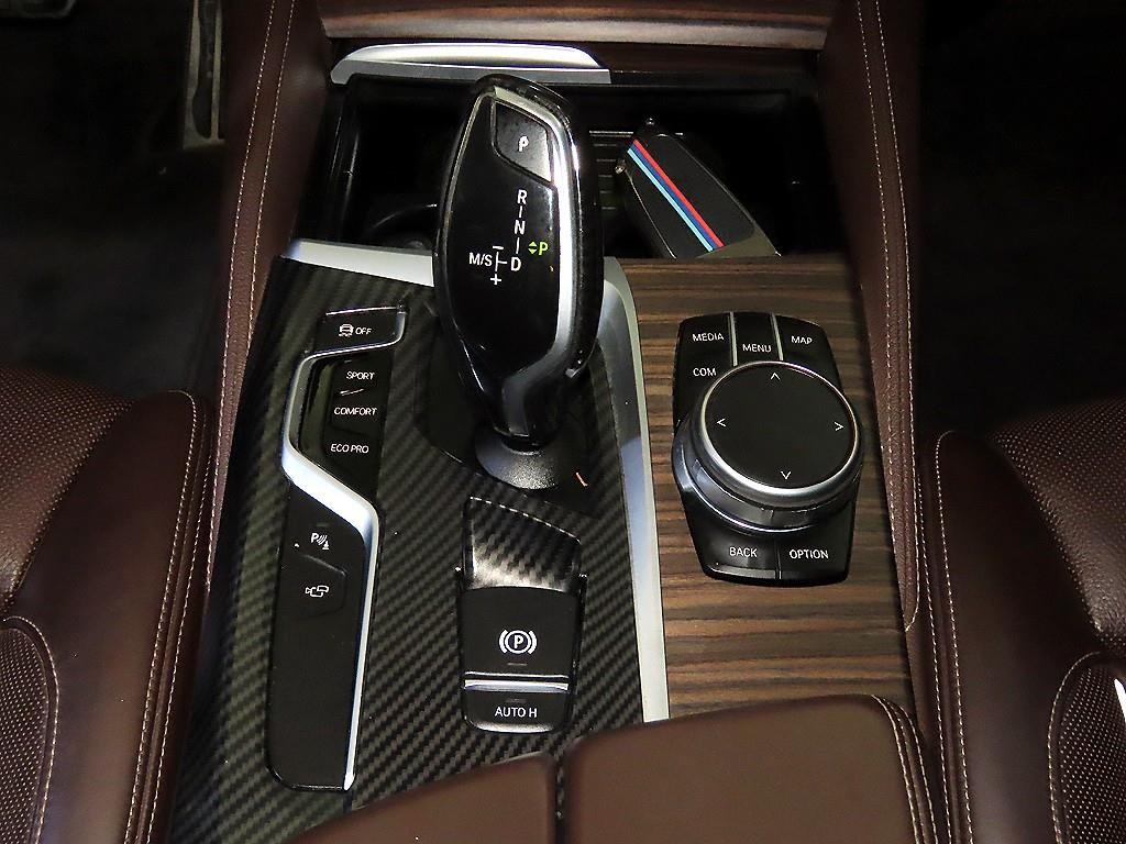 BMW 5시리즈 5시리즈 (G30) 530i M 스포츠 플러스 이미지 12