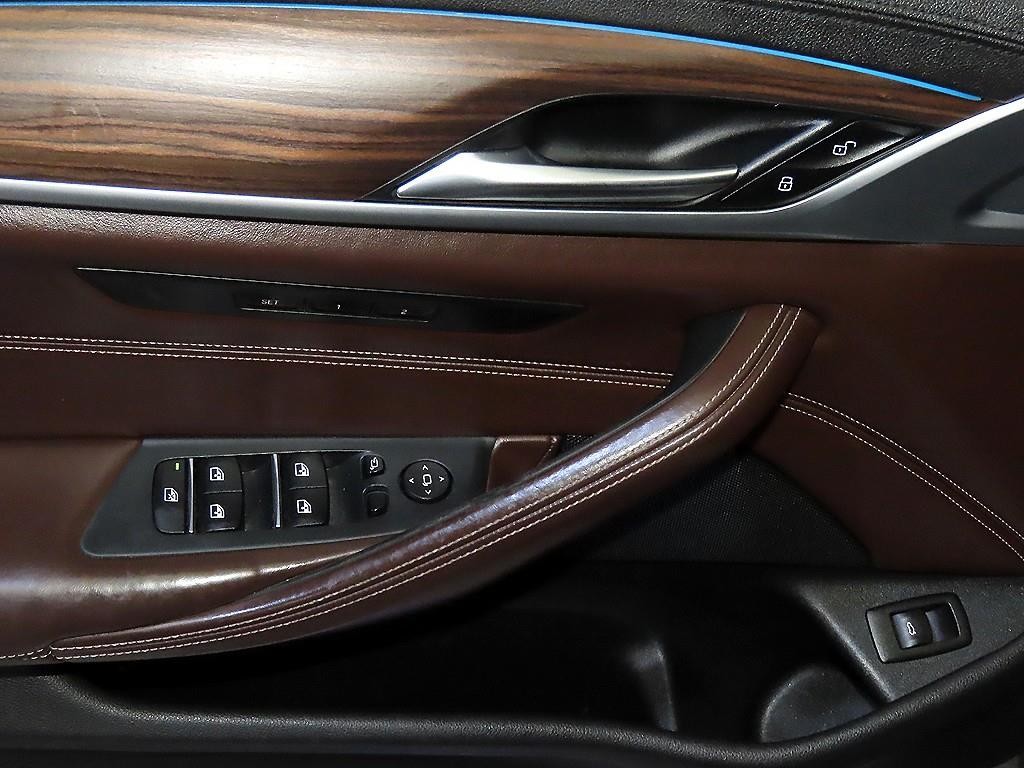BMW 5시리즈 5시리즈 (G30) 530i M 스포츠 플러스 이미지 14