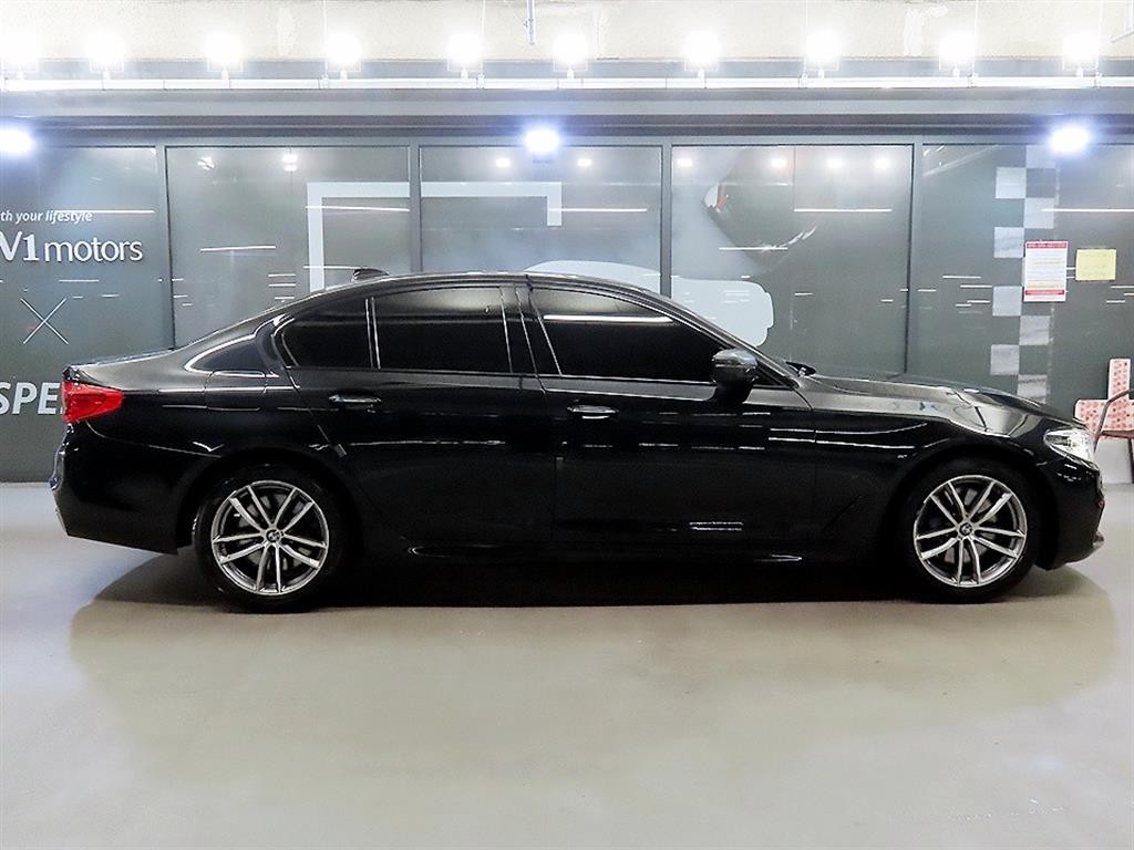 BMW 5시리즈 5시리즈 (G30) 530i M 스포츠 플러스 이미지 3