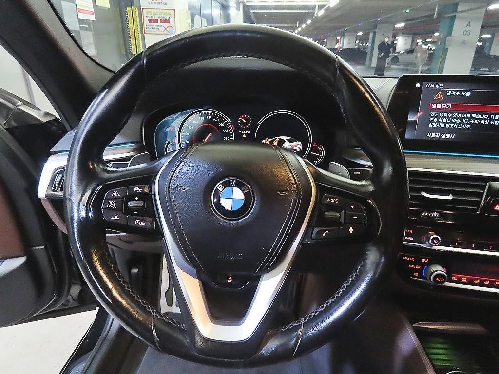 BMW 5시리즈 5시리즈 (G30) 530i M 스포츠 플러스 이미지 8