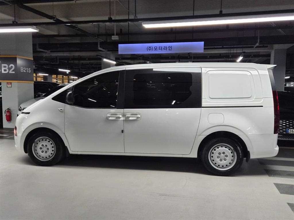 현대 스타리아 2WD 디젤 카고 스마트 5인승 이미지 3
