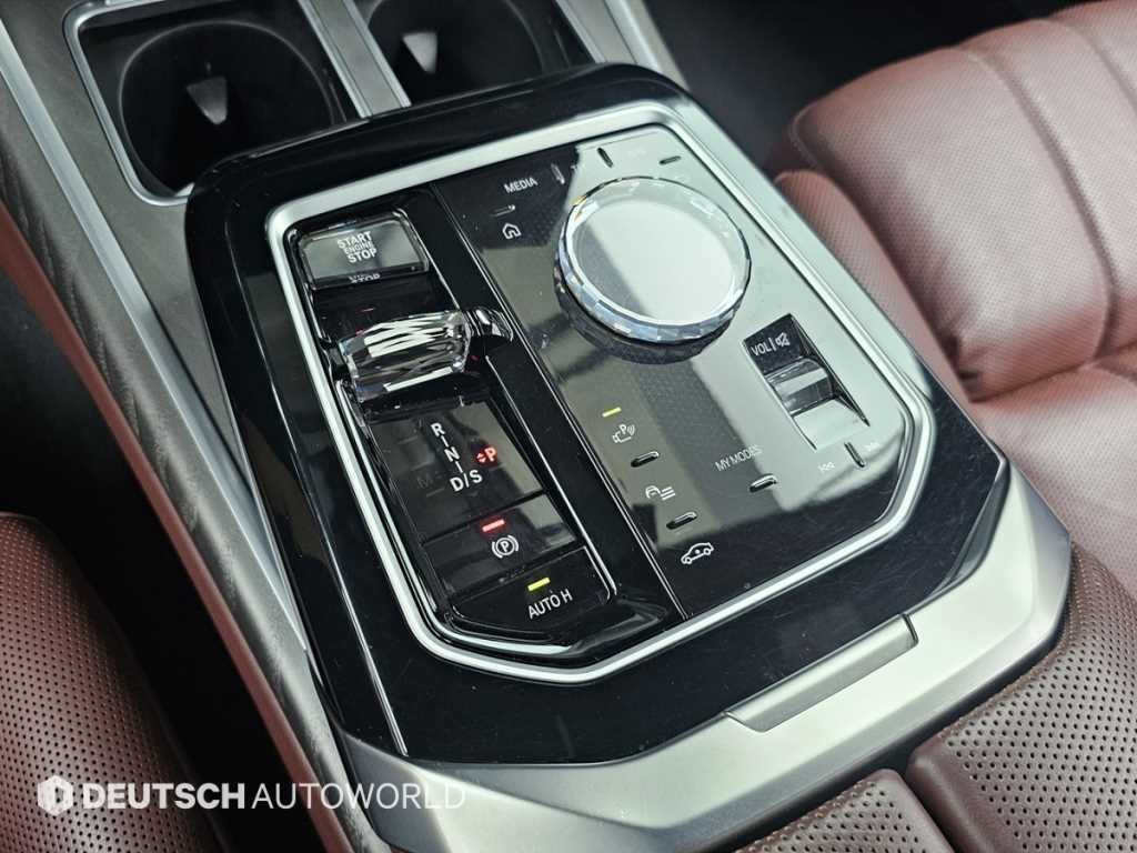 BMW 7시리즈 7시리즈 (G70) 740i sDrive 디자인퓨어 엑셀런스 이미지 9