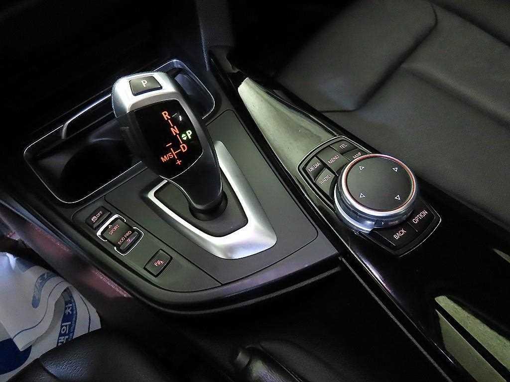 BMW 3시리즈 3시리즈 (F30) 320d 이미지 12