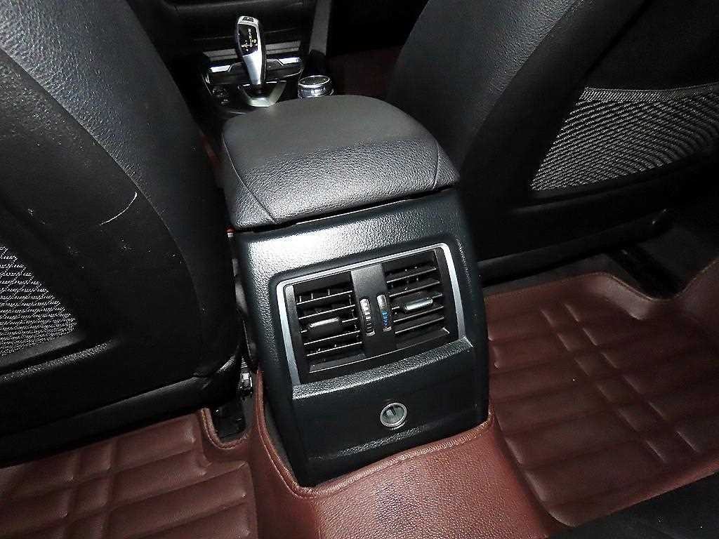 BMW 3시리즈 3시리즈 (F30) 320d 이미지 17