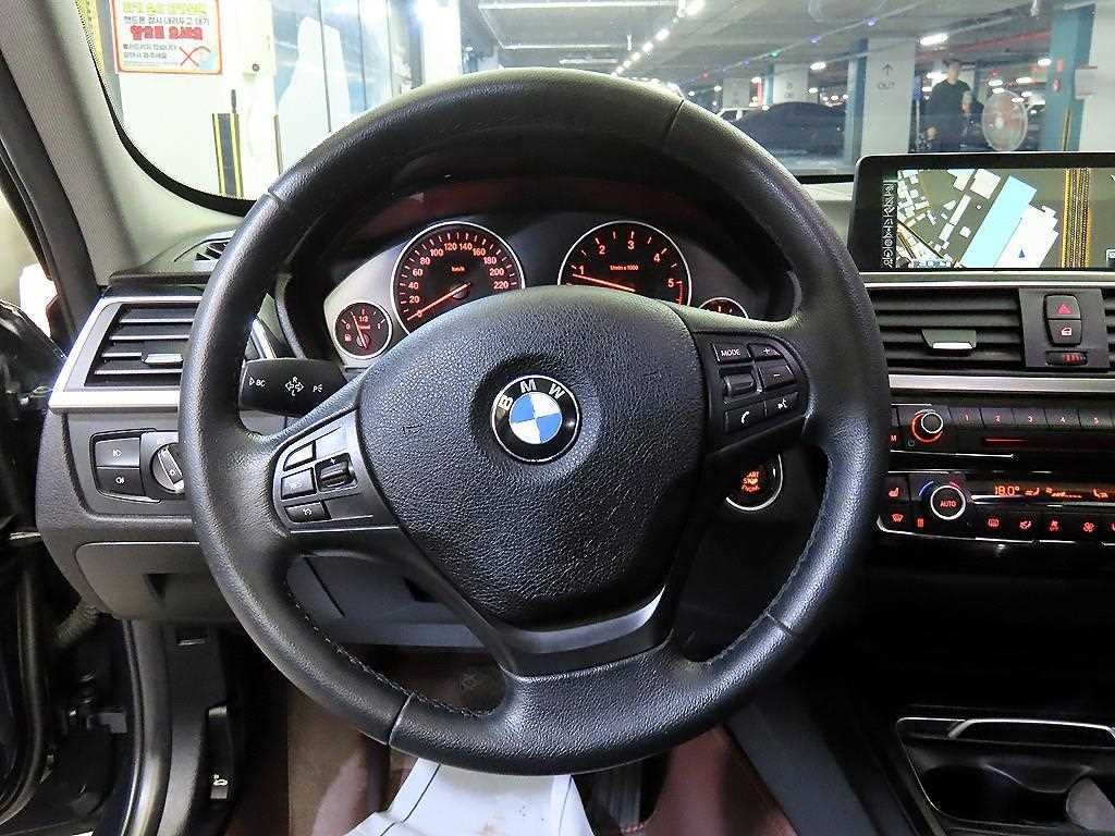 BMW 3시리즈 3시리즈 (F30) 320d 이미지 8