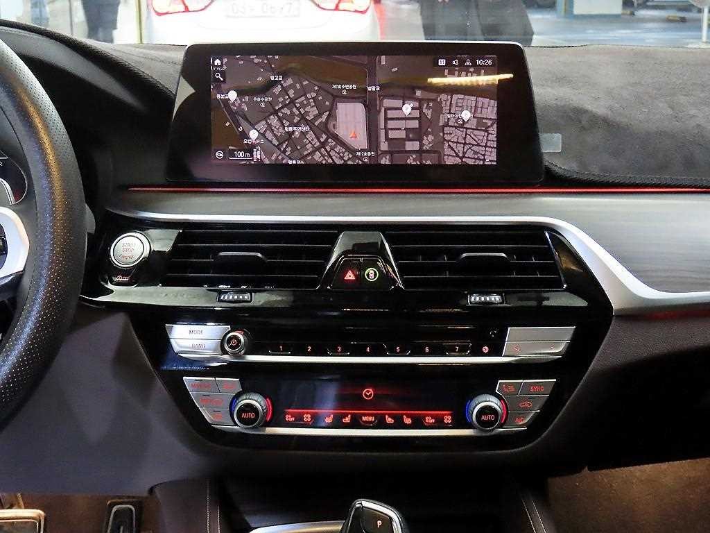 BMW 5시리즈 5시리즈 (G30) 520d xDrive M 스포츠 플러스 이미지 11