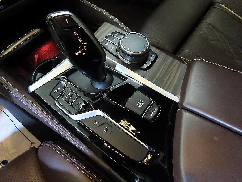 BMW 5시리즈 5시리즈 (G30) 520d xDrive M 스포츠 플러스 이미지 12
